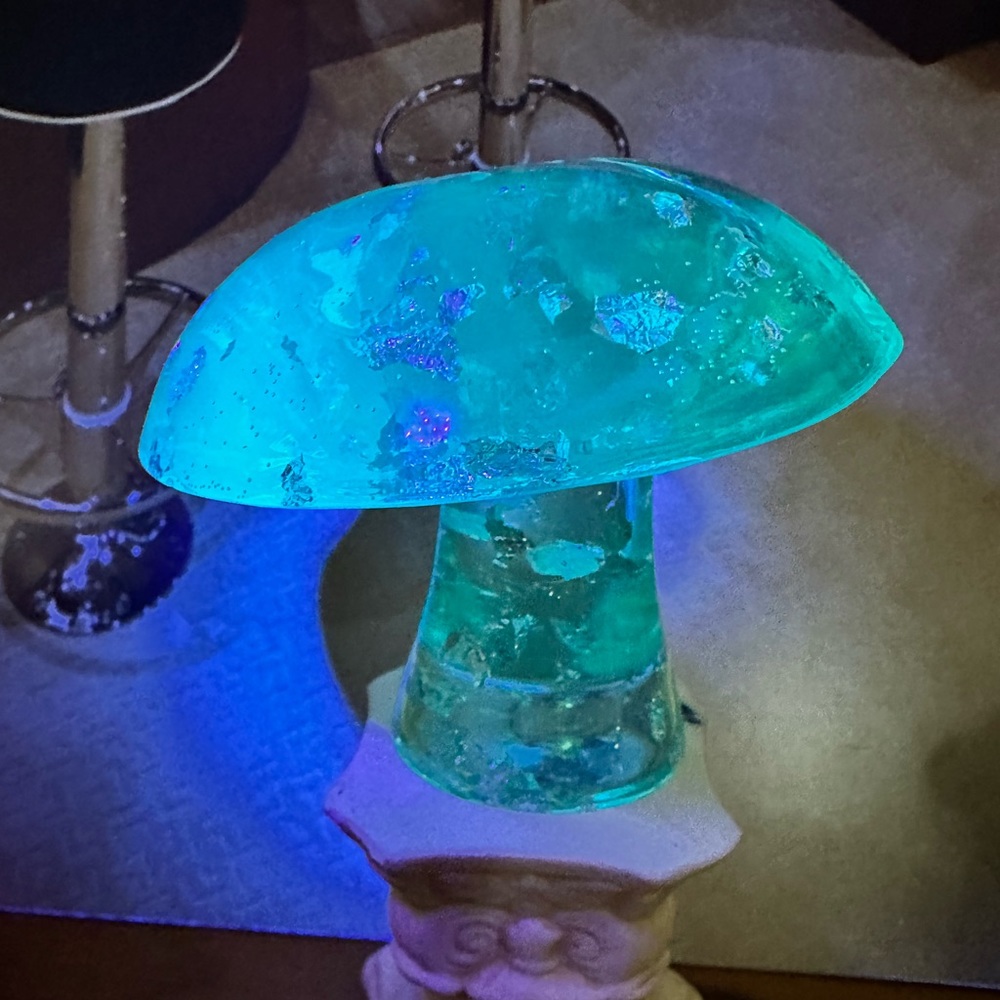 Resin mushroom